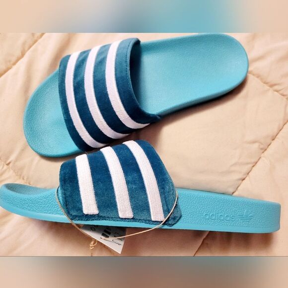 Adidas Originals Velour Embroidered Slides Womens 10 - Picture 2 of 3